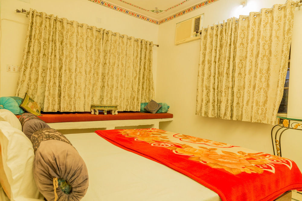 Hotel Hanuman Ghat On Lake Pichola Udaipur Eksteriør billede